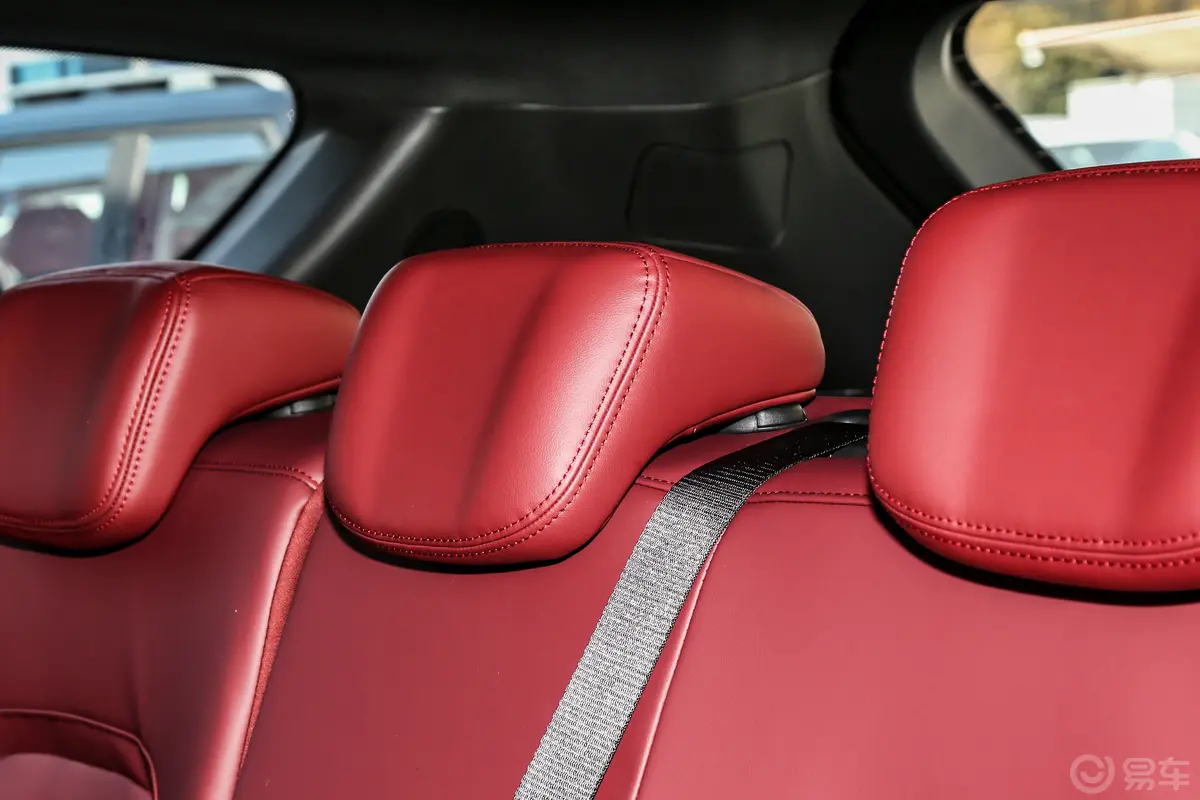 捷途X70 PLUS冠军版 1.5T 双离合冠军MAX 5座后排功能