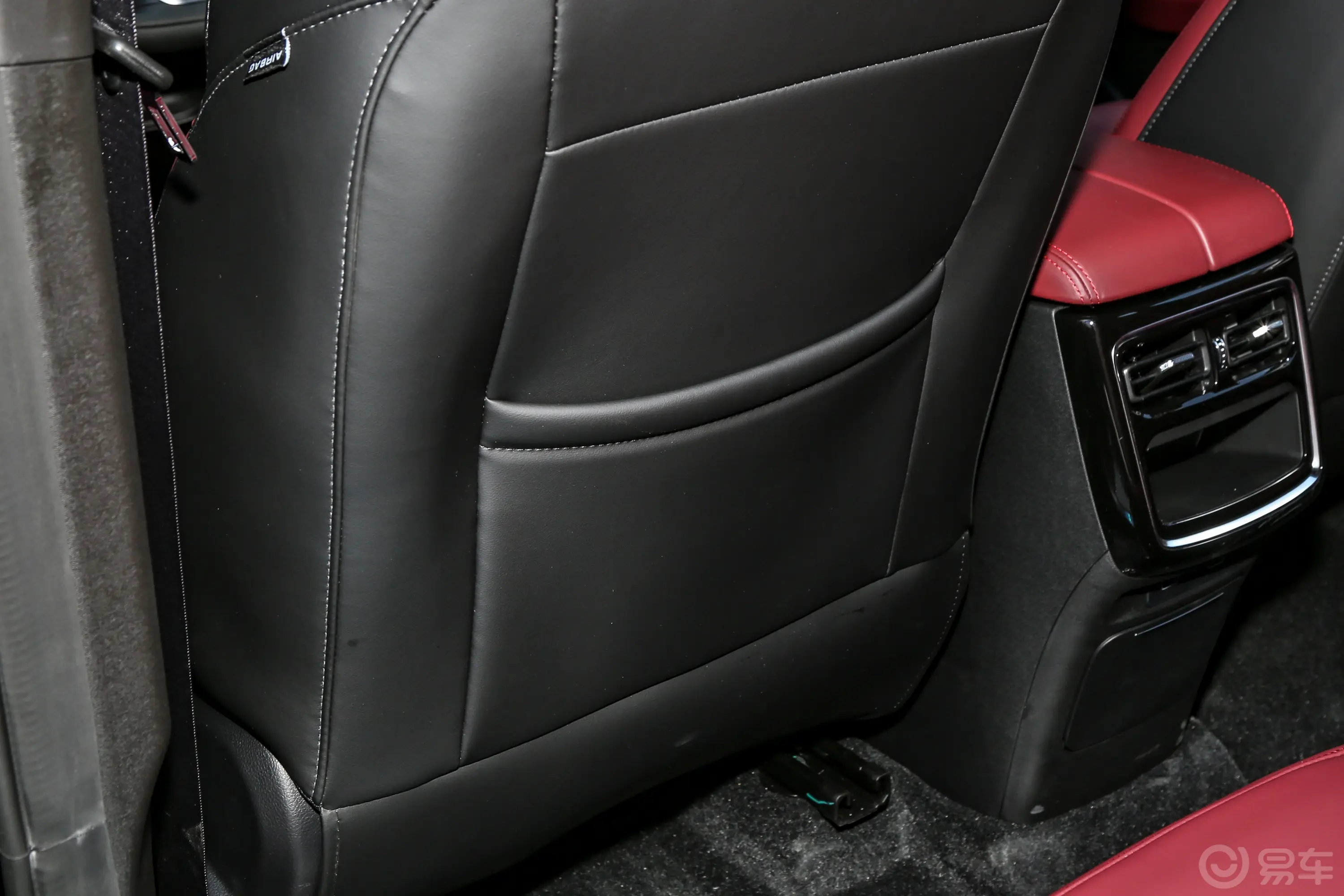 捷途X70 PLUS冠军版 1.5T 双离合冠军MAX 5座后排功能