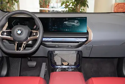 2025款 宝马X3 xDrive30L 尊享型 M运动套装内饰