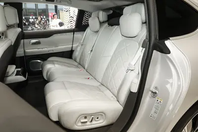 2024款 蔚来ET7 705km 行政版 100kWh空间