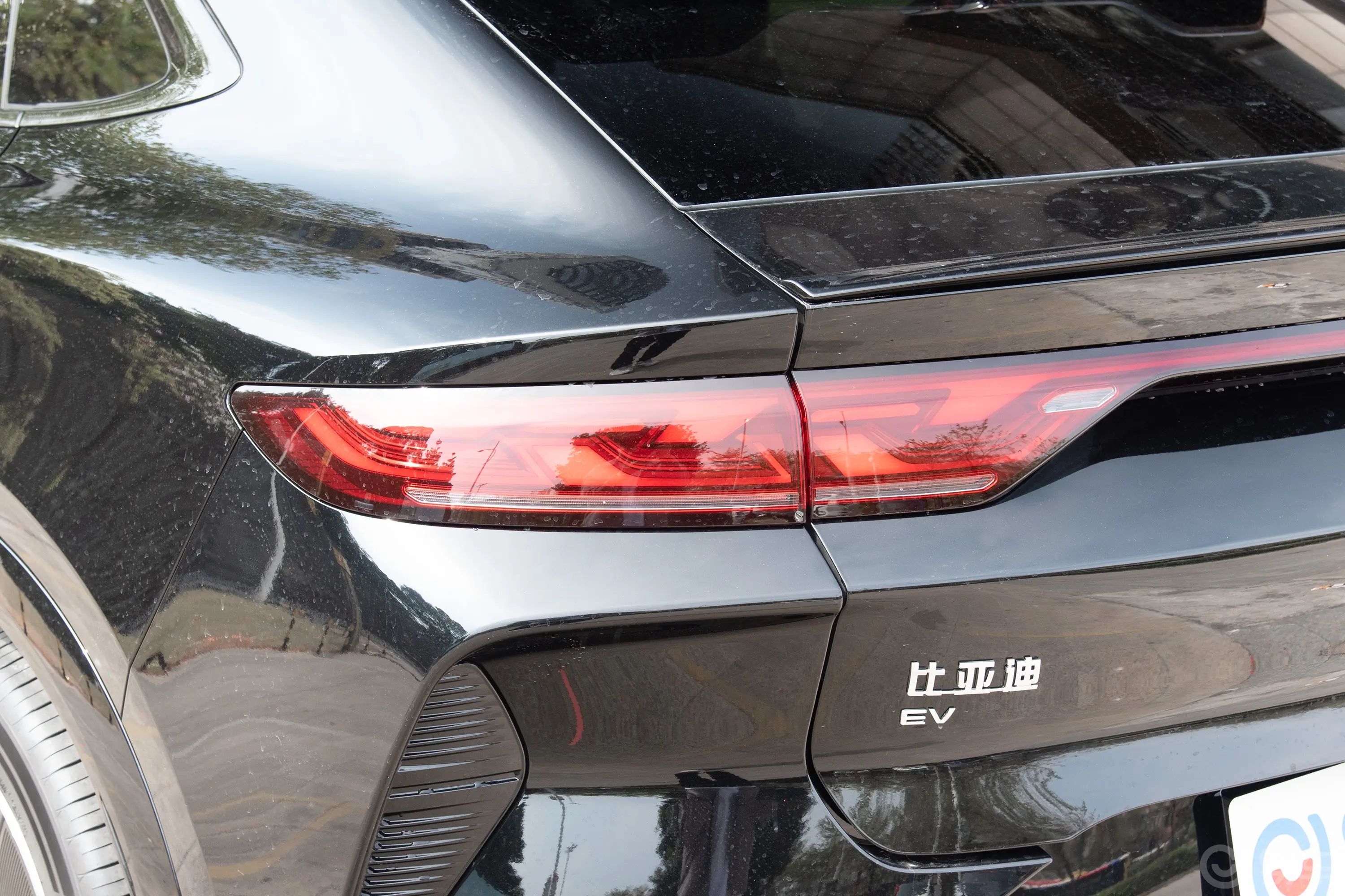 宋L EV智驾版 662km 后驱超越型外观灯组