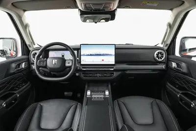 2025款 坦克300 2.4T 标准版 柴油内饰