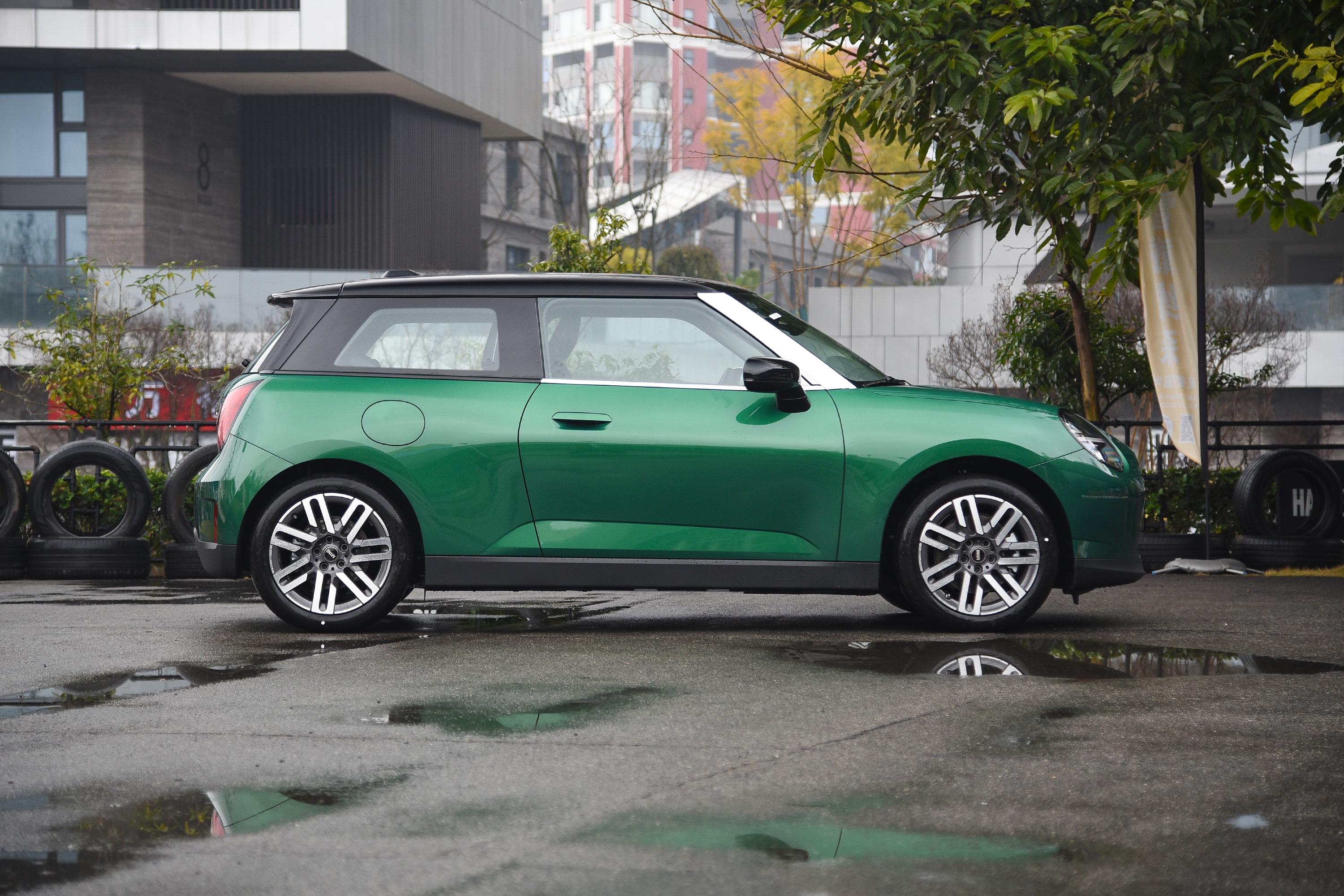 【电动MINI COOPER456km COOPER E 经典派正侧车头向右水平图片-汽车图片大全】-易车