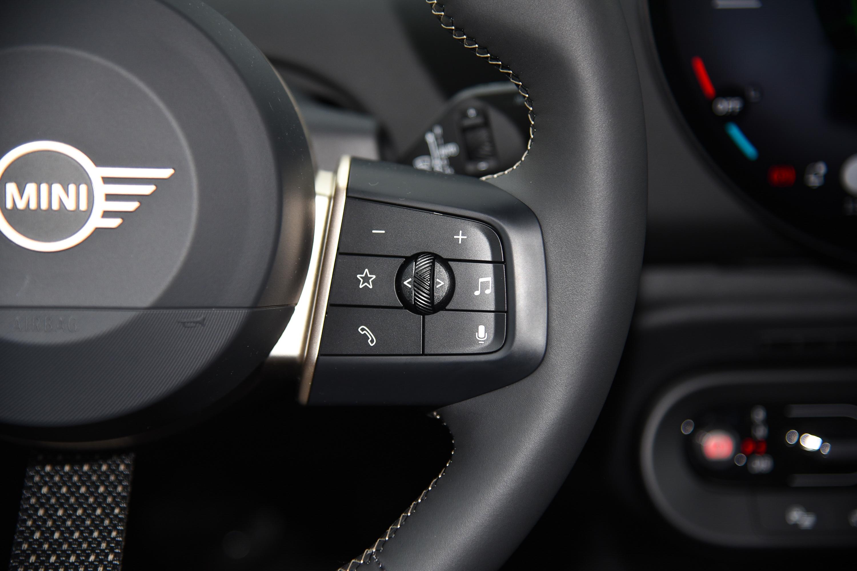 【电动MINI COOPER456km COOPER E 经典派右侧方向盘功能按键图片-汽车图片大全】-易车