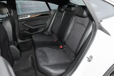 2025款 一汽-大众CC 众享款 330TSI 炫目版空间