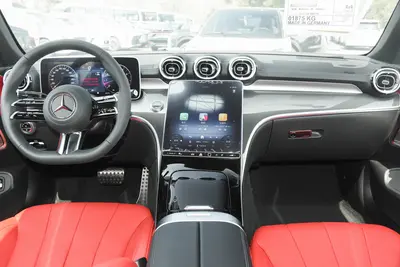 2025款 奔驰CLE CLE 300 4MATIC 豪华型轿跑车内饰
