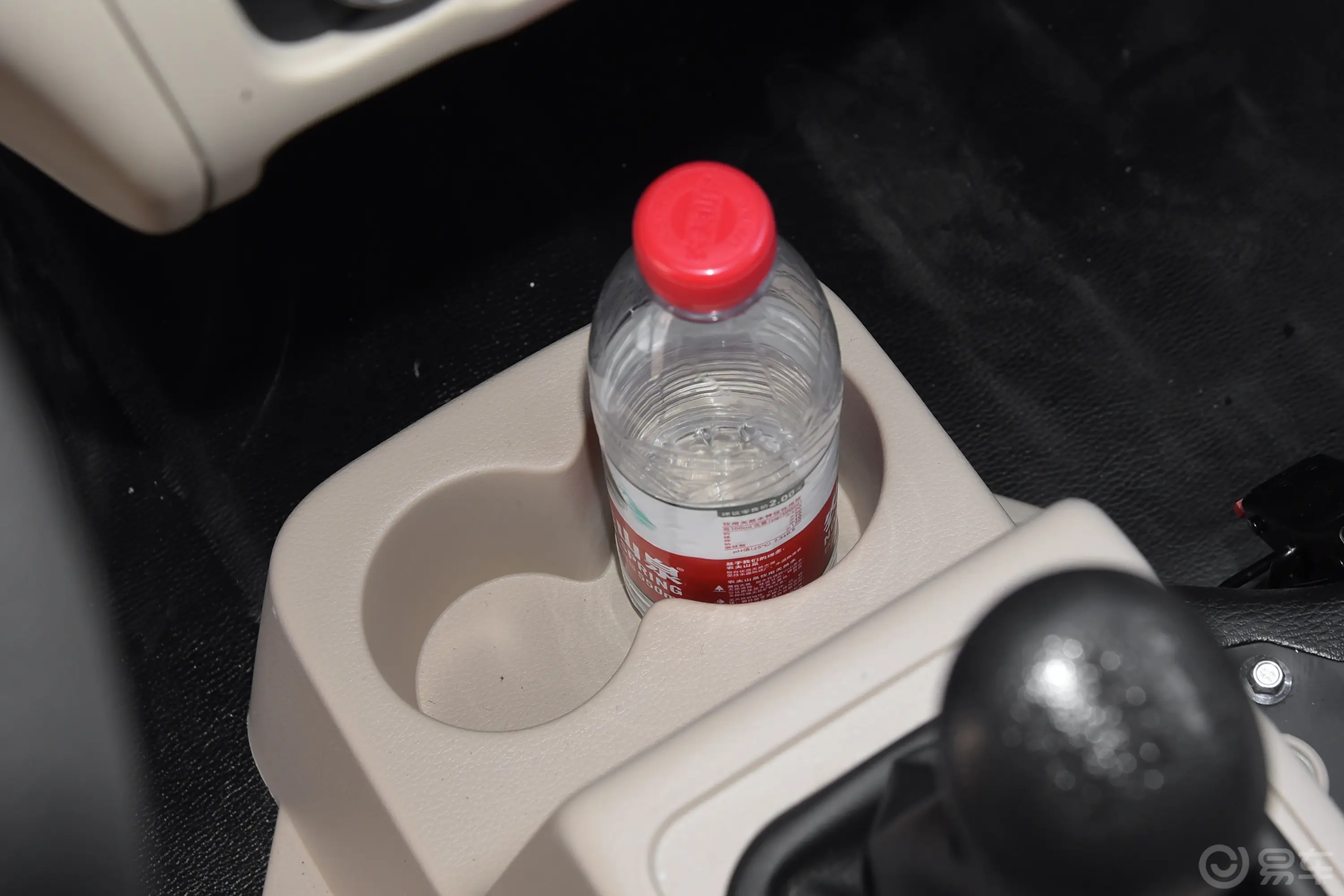 跨越王X1东安1.6L 单排双后轮载货车 CNG前排杯架