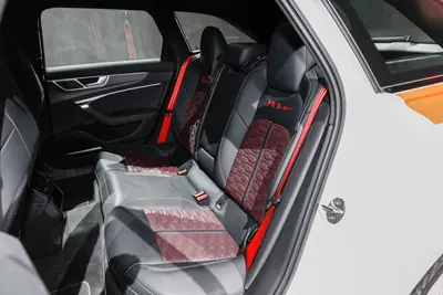 2025款 奥迪RS 6 4.0T Avant GT空间