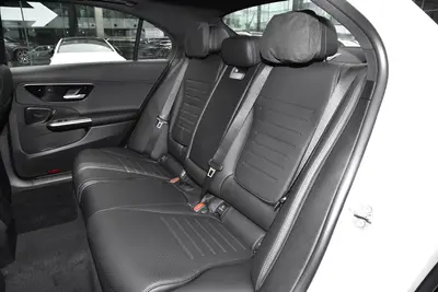2025款 奔驰C级 改款 C 200 L 运动版空间