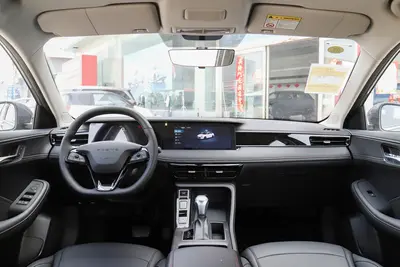 2024款 荣威i5 1.5L CVT尊荣版内饰