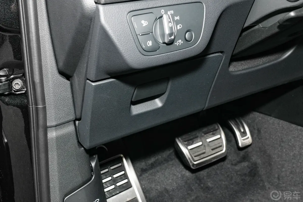 奥迪Q5Lquattro45周年典藏版 40 TFSI 豪华动感型主驾驶位