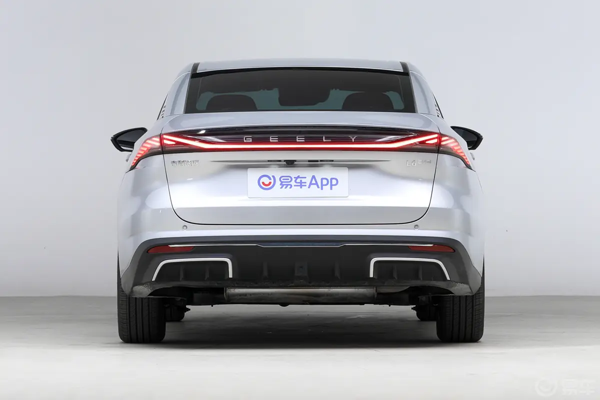 银河L6EM-i 1.5L 140km 星舰版正后水平