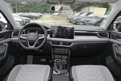 2025款 探岳 300TSI 众享版内饰