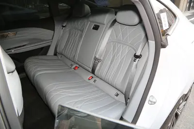 2025款 银河E8 700km 后驱远航智驾版空间