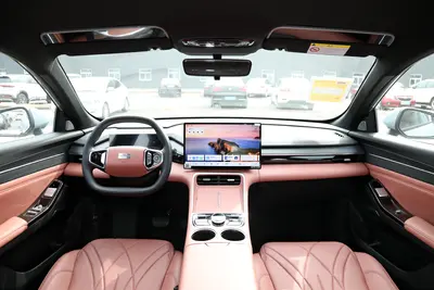 2025款 银河L6 EM-i 1.5L 140km 远航版内饰