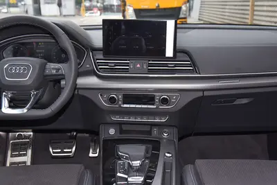 2025款 奥迪Q5L Sportback quattro45周年典藏版 40 TFSI 豪华型内饰