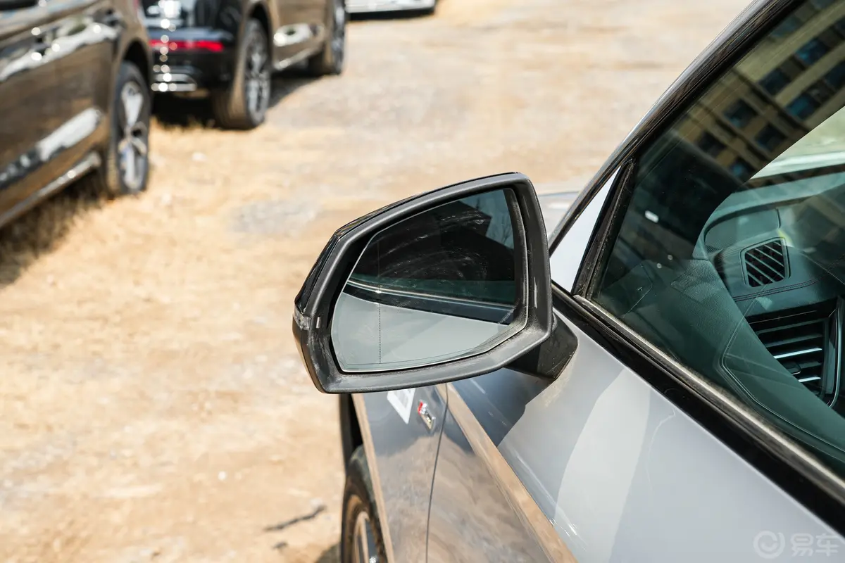 奥迪Q5Lquattro45周年典藏版 40 TFSI 豪华动感型后视镜镜面