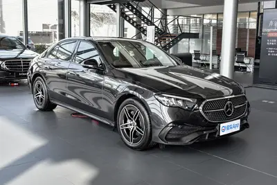 2025款 奔驰E级(进口) E 300 时尚型运动版外观
