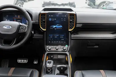 2025款 游骑侠Ranger 2.3T 自动四驱沙狐特别版 汽油内饰