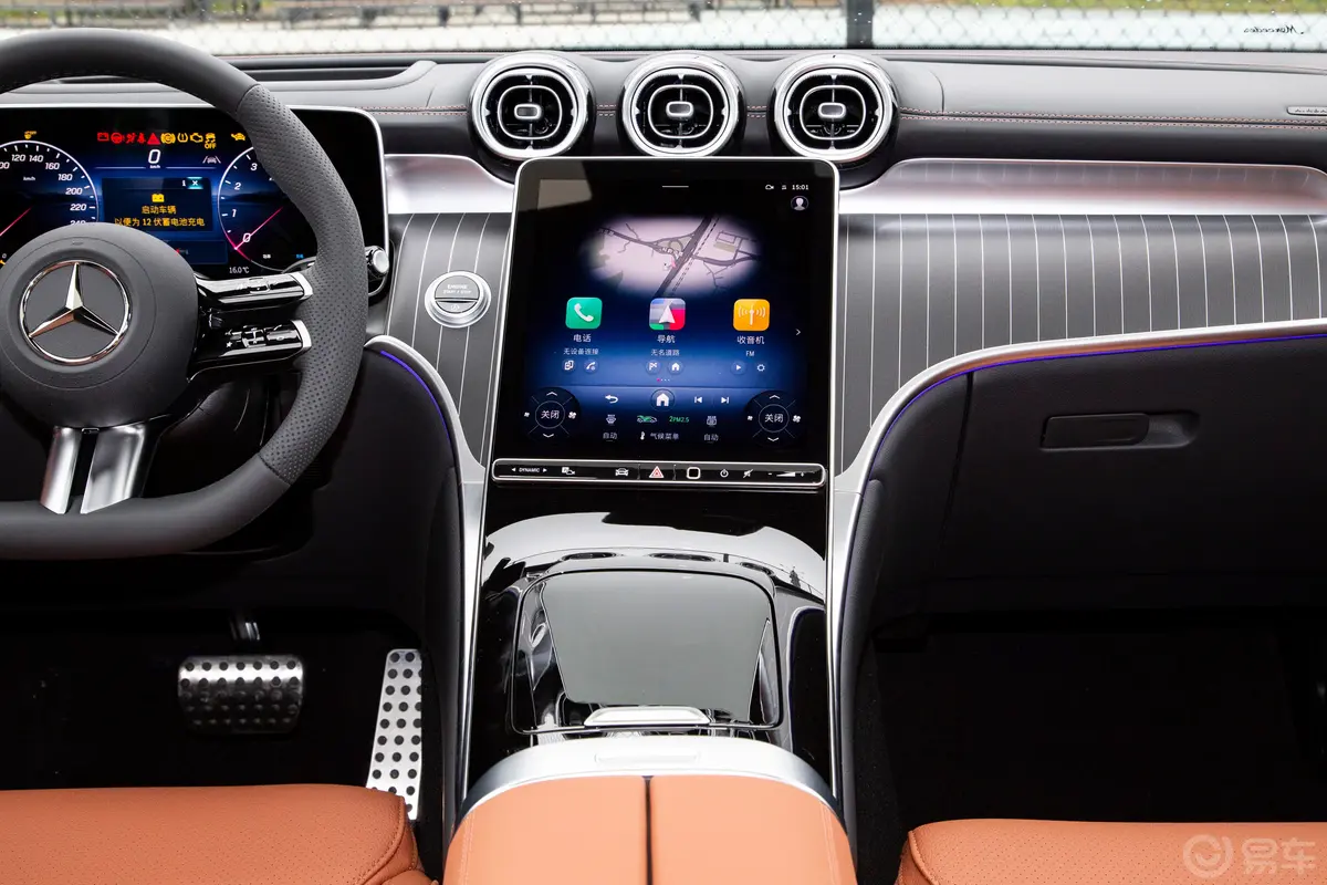 奔驰GLCGLC 300 L 4MATIC 豪华型 7座中控台整体