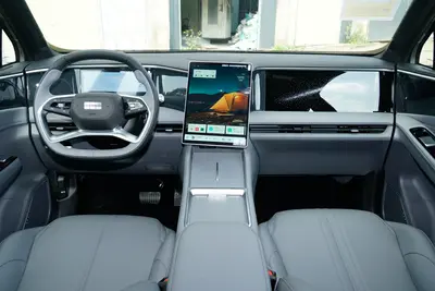 2025款 银河L7 EM-i 1.5L 115km 远航版内饰