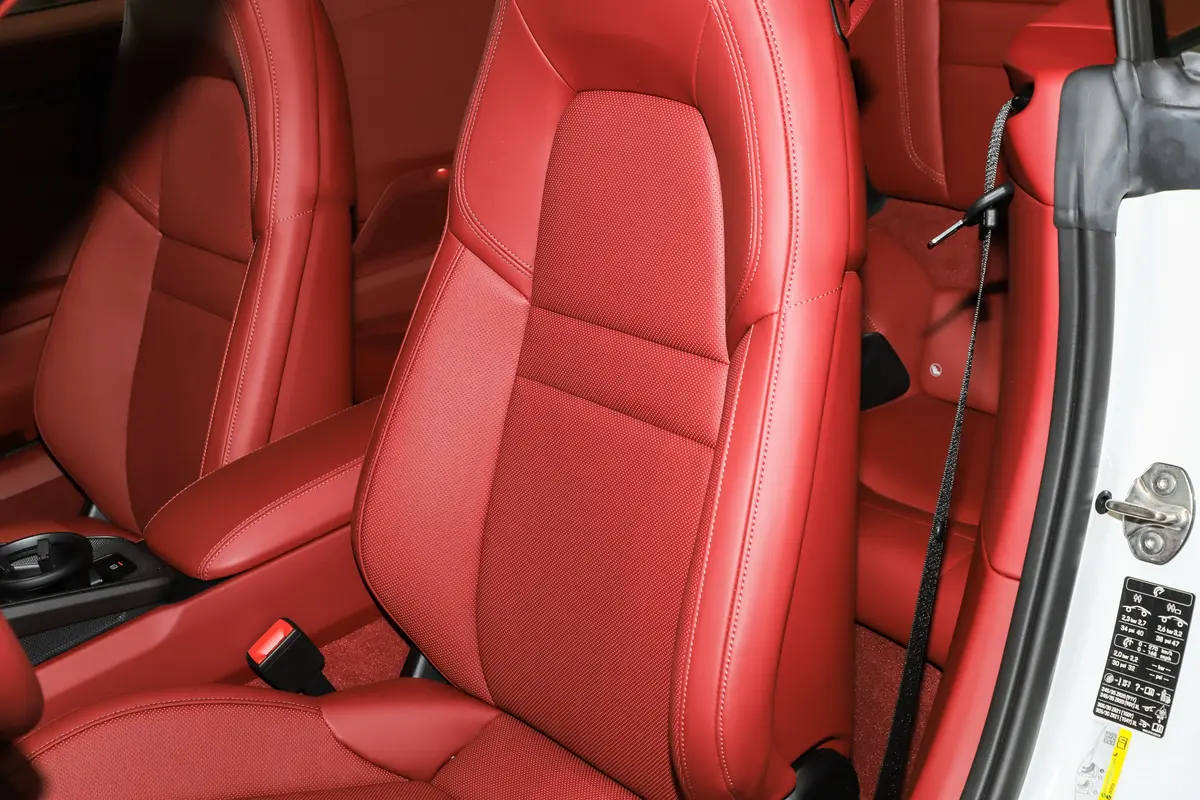 保时捷911Carrera Cabriolet 3.0T主驾驶位