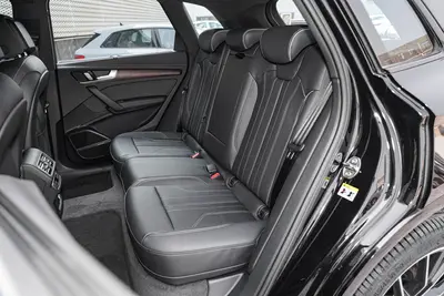 2025款 奥迪Q5L quattro 45周年典藏版 45 TFSI 臻选动感型空间