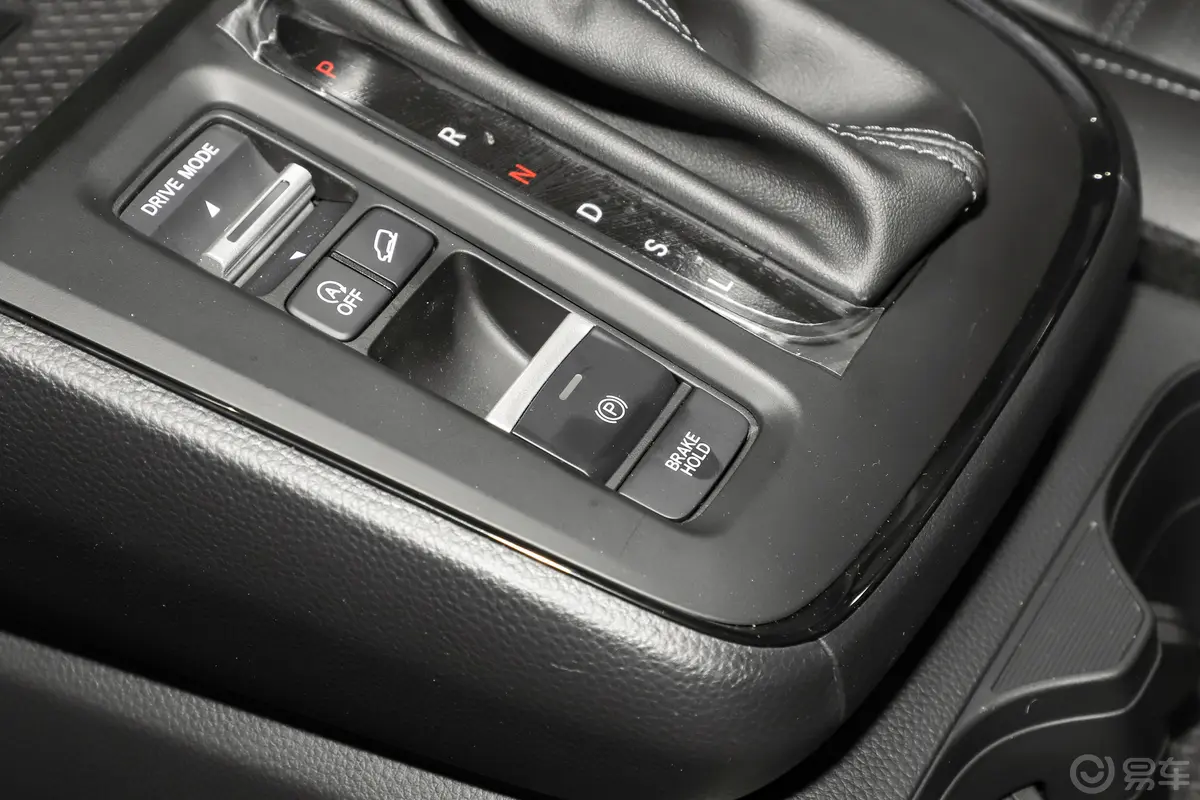 本田CR-V240TURBO 两驱锋尚版 7座驻车制动