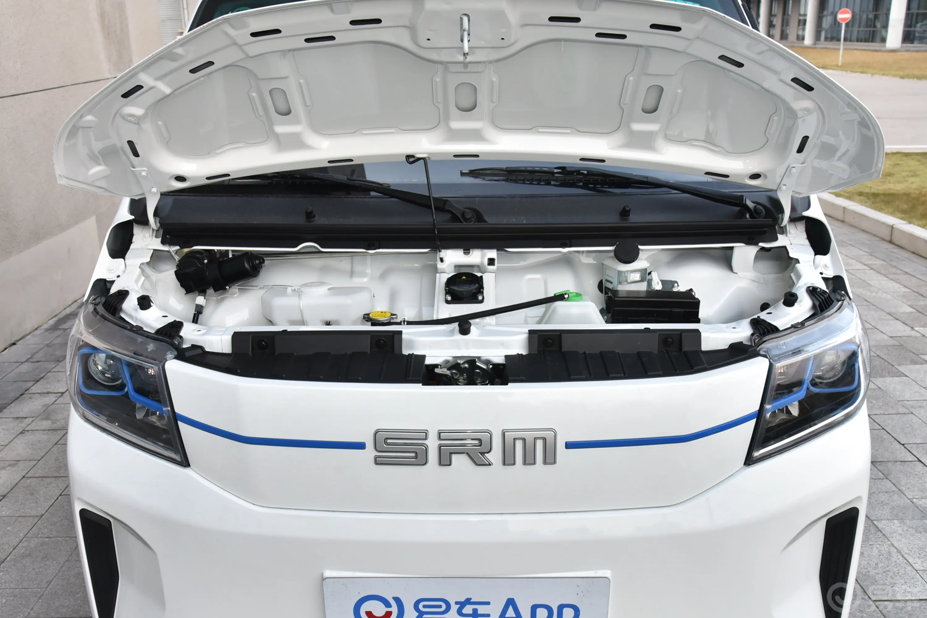 好运启航版 305km 客车标准型 6座前舱整体