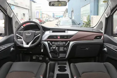 2023款 瑞风M3 PLUS 1.8L 舒适版 8座 CNG内饰