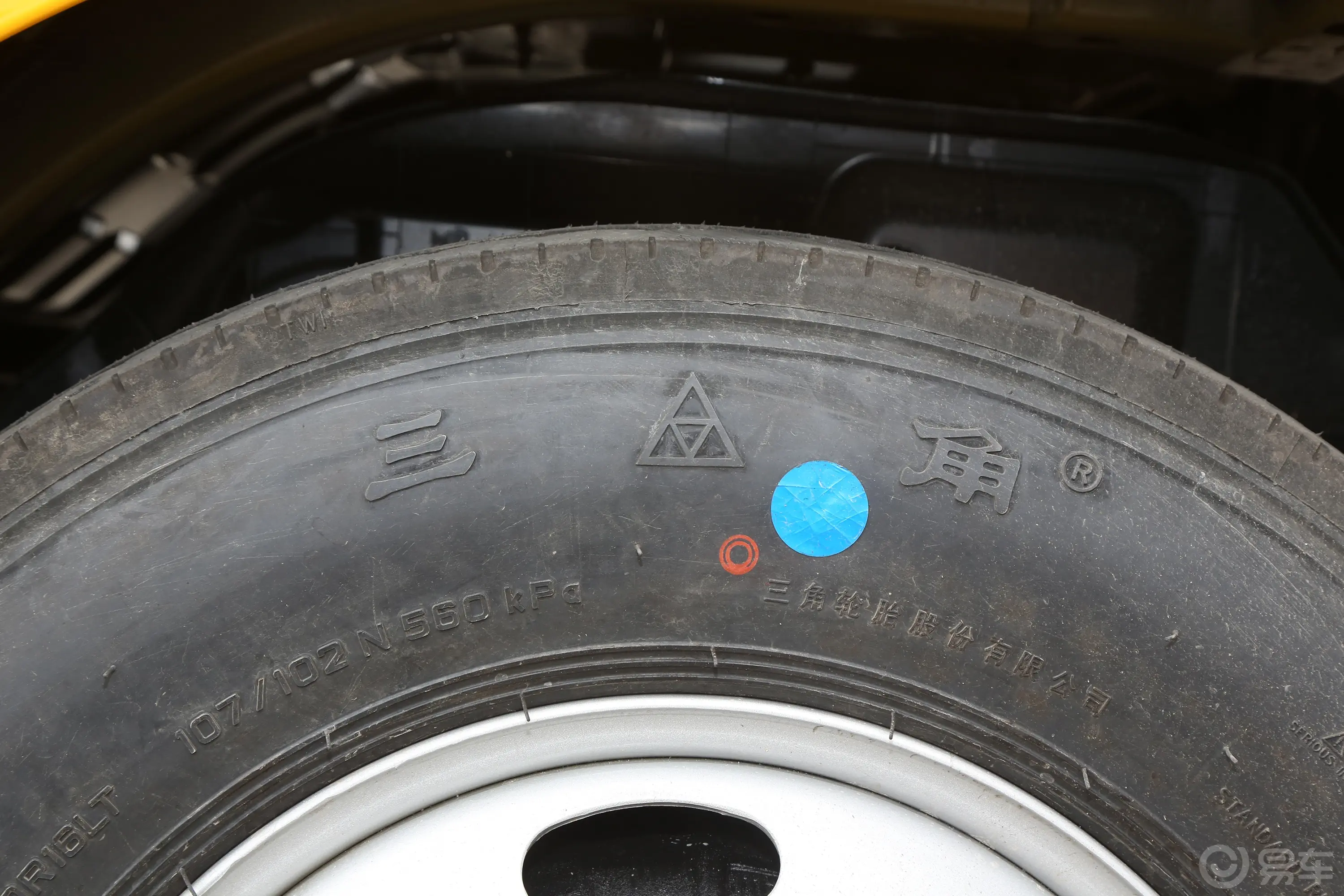 江铃E顺达双排栏板4.5T 时代新安63.75kWh前轮胎品牌