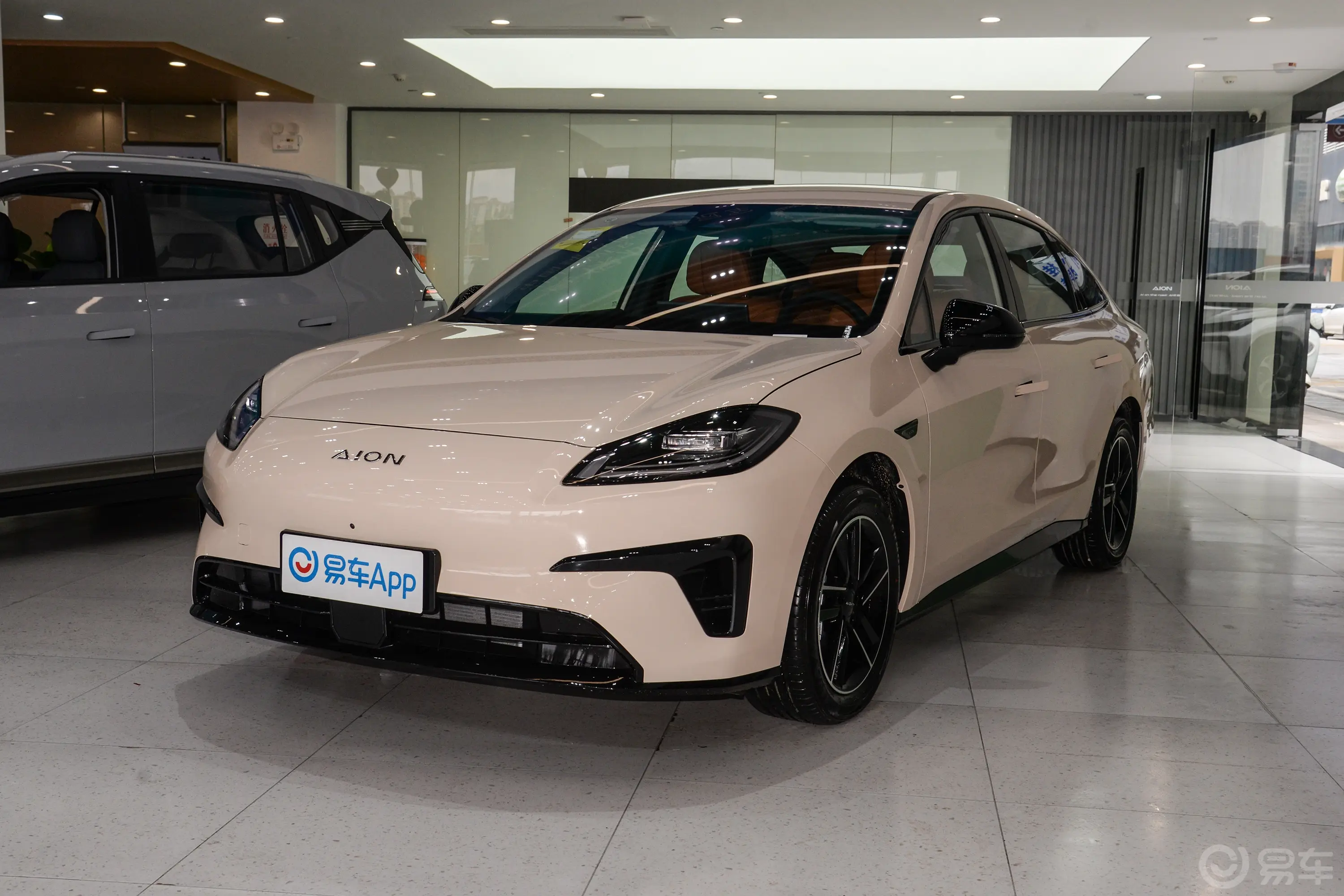 AION RT650km 智享版侧前45度车头向左水平