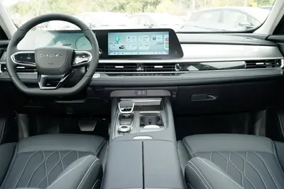 2025款 艾瑞泽8 1.6T 双离合睿内饰