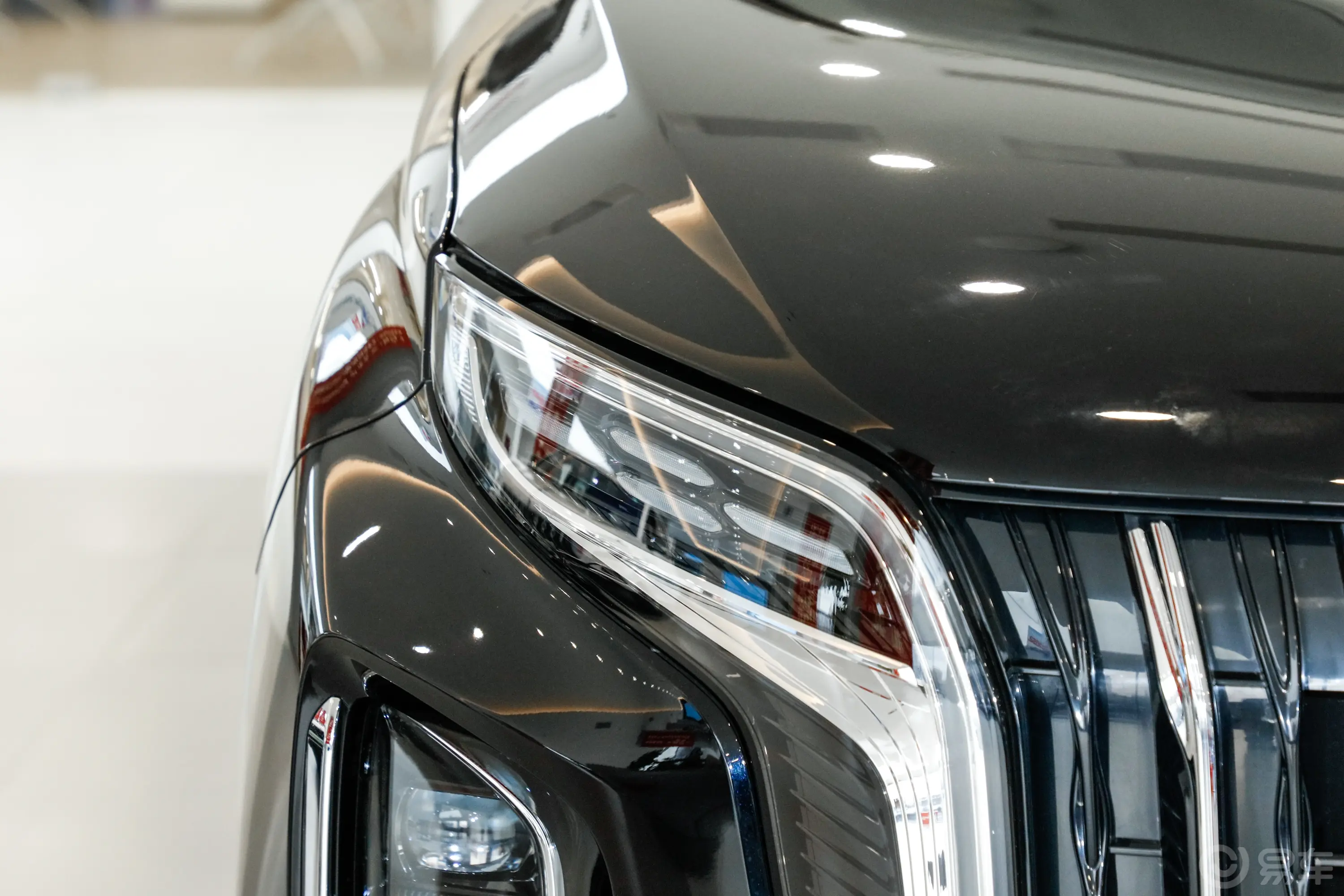 红旗HS7 PHEV2.0T 100km 四驱旗领版 7座外观灯组