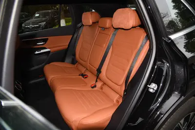 2025款 奔驰GLC 改款 GLC 260 L 4MATIC 动感型 5座空间