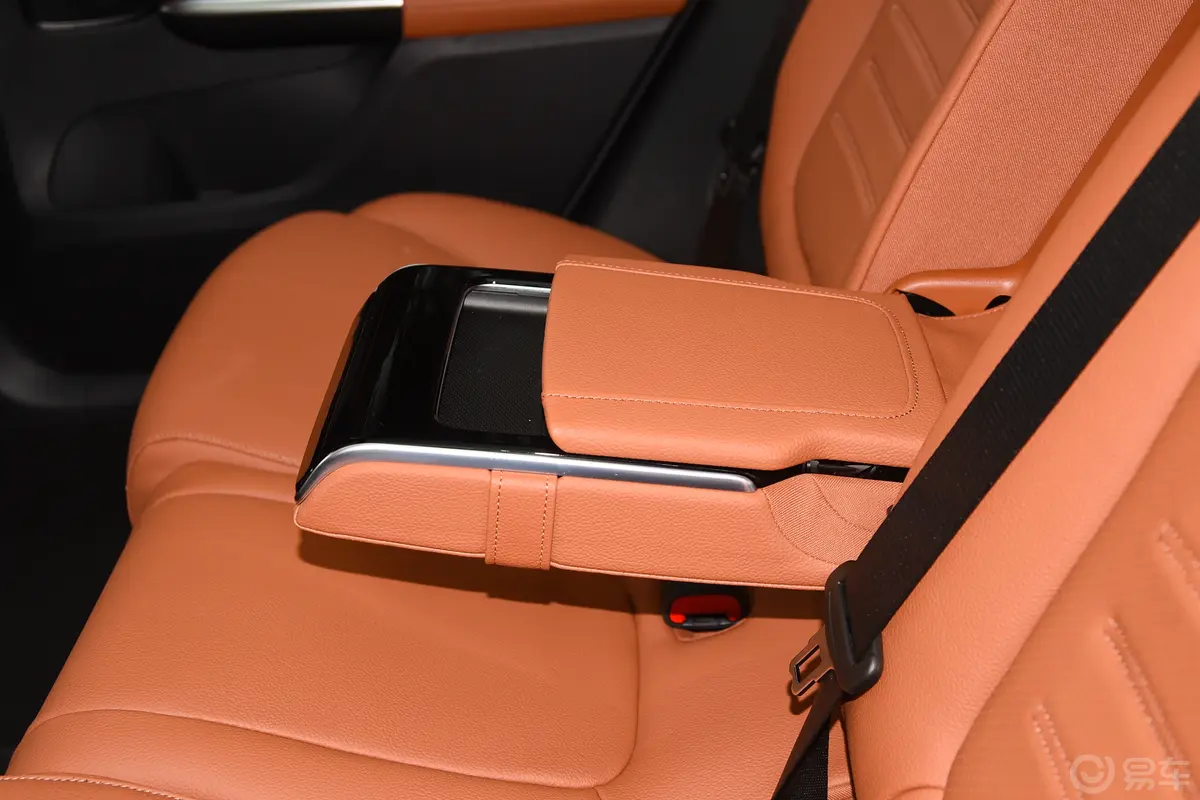 奔驰GLC改款 GLC 260 L 4MATIC 动感型 5座空间