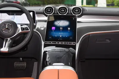 2025款 奔驰GLC 改款 GLC 260 L 4MATIC 动感型 5座内饰
