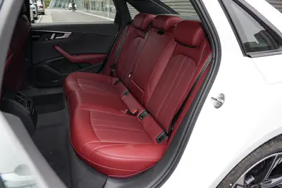 2025款 奥迪A4L 200万辆悦享版 40 TFSI B&O星夜版空间