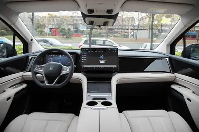 2025款 夏 DM-i 1.5T 100km 超越型内饰
