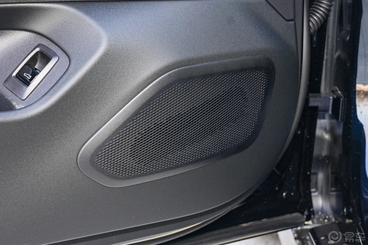 宝马i5eDrive 35L M运动套装音响和品牌