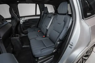 2025款 沃尔沃XC90 插电混动 改款 2.0T 62km 智尊豪华版 7座空间