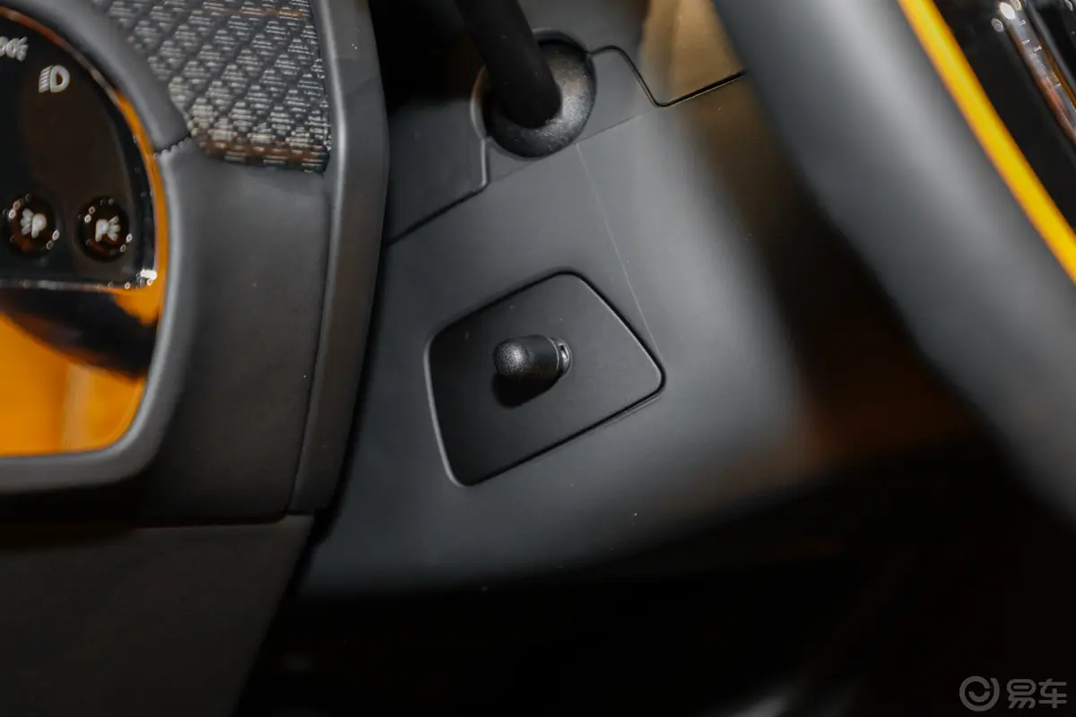古思特6.7T Black Badge方向盘调节