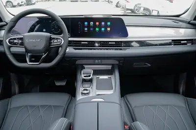 2025款 艾瑞泽8 1.6T 双离合卓越版内饰