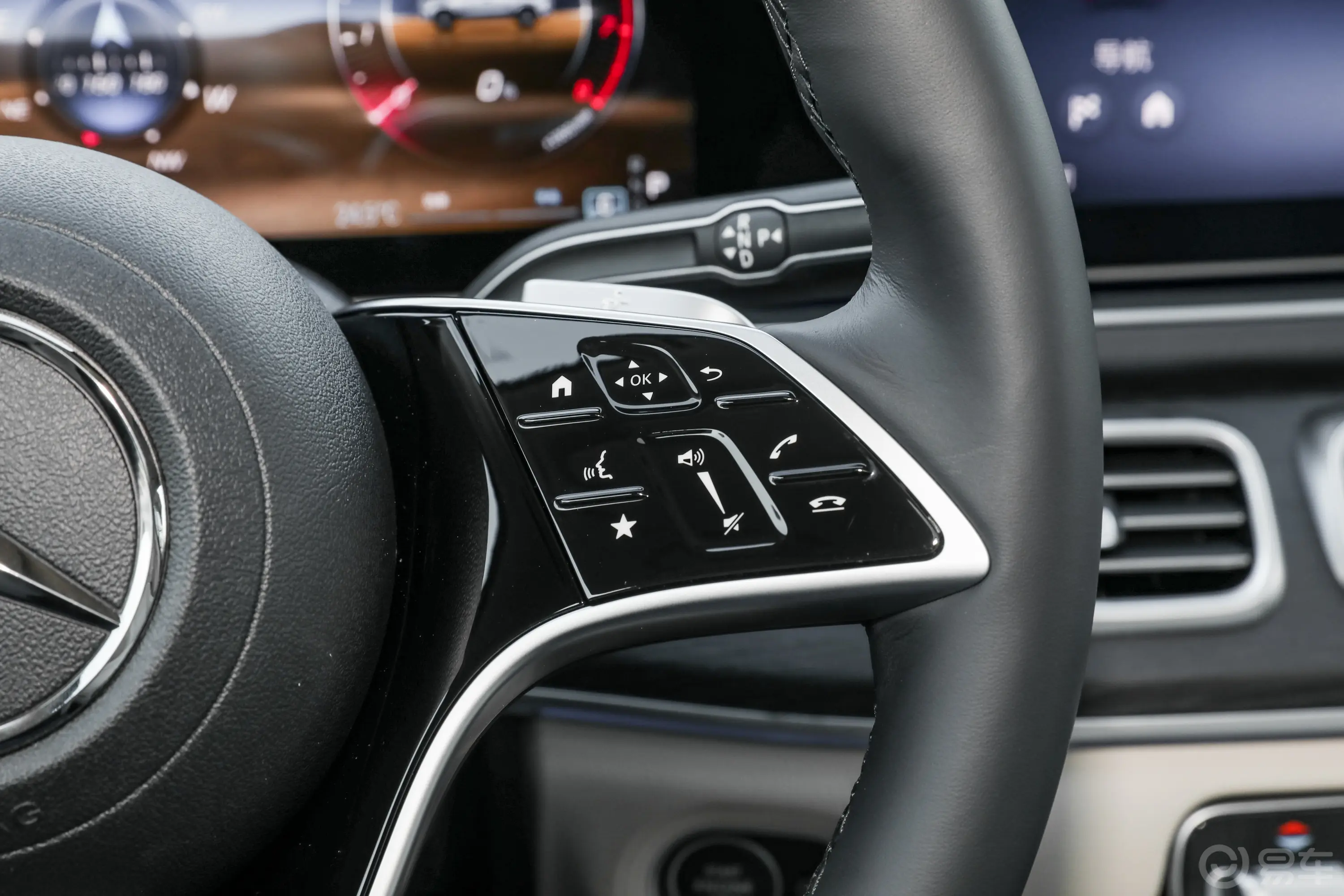 奔驰GLEGLE 450 4MATIC 豪华型右侧方向盘功能按键