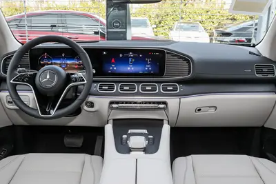 2025款 奔驰GLE GLE 450 4MATIC 豪华型内饰