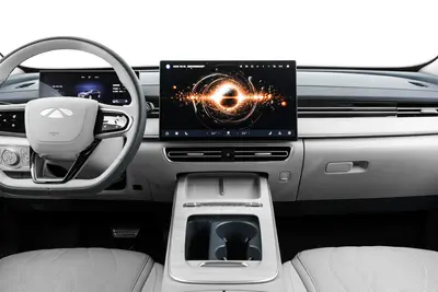 2025款 风云A8L 1.5T 145km 豪华型内饰