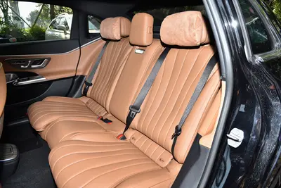2025款 奔驰E级 改款 E 300 L 尊贵型空间