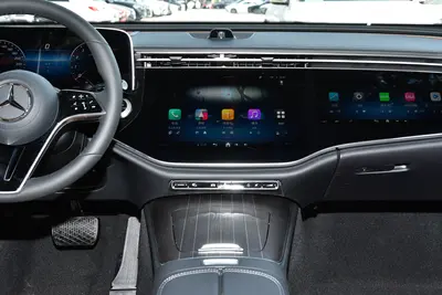 2025款 奔驰E级 改款 E 300 L 尊贵型内饰