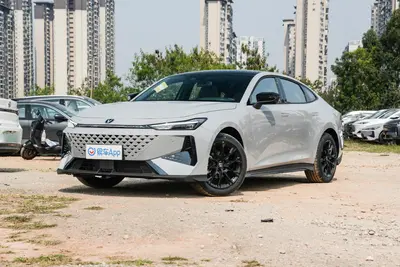 2025款 长安UNI-V 1.5T 500Bar尊贵型外观