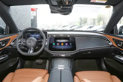 2025款 奔驰E级 改款 E 300 L 运动时尚型内饰